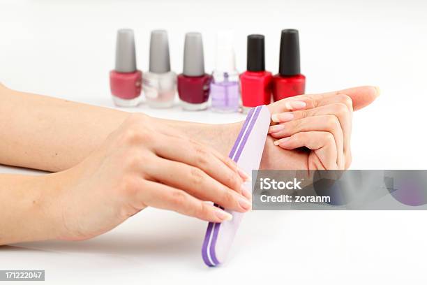 Cuidado De Uñas Foto de stock y más banco de imágenes de Adulto - Adulto, Belleza, Color - Tipo de imagen