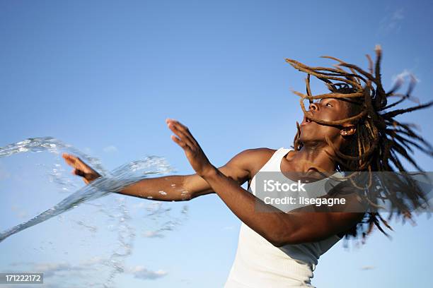 Water Fight Stockfoto und mehr Bilder von Dreadlocks - Dreadlocks, Afrikanische Kultur, Angst