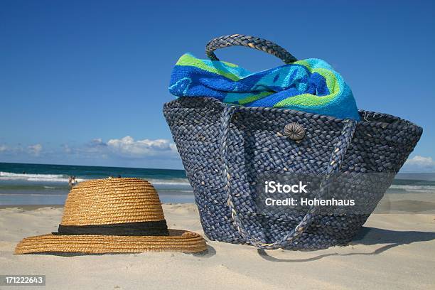 Zuckerrohr Korb Am Strand Stockfoto und mehr Bilder von Korb - Korb, Strandtasche, Accessoires