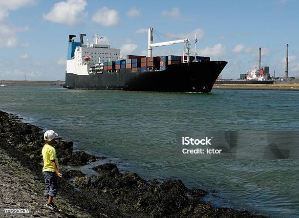 Photo libre de droit de Cargo banque d'images et plus d'images libres de droit de Affaires - Affaires, Affaires internationales, Canal - Eau vive