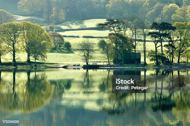 Lago Esmeralda - Fotografias de stock e mais imagens de Região dos lagos inglesa - Região dos lagos inglesa, Primavera - Estação do ano, Coniston