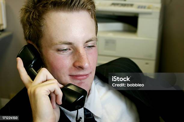 Geschäftsmann Am Telefon Stockfoto und mehr Bilder von Abmachung - Abmachung, Akte, Aktenordner