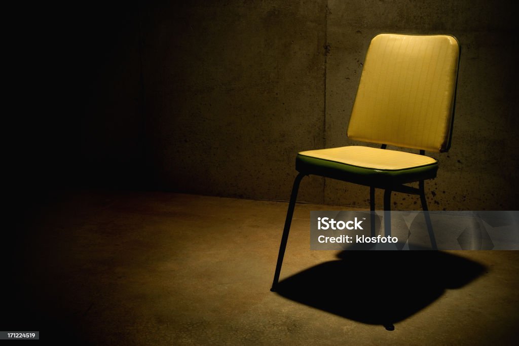 Una sedia Seat--Interrogation - Foto stock royalty-free di Interrogatorio