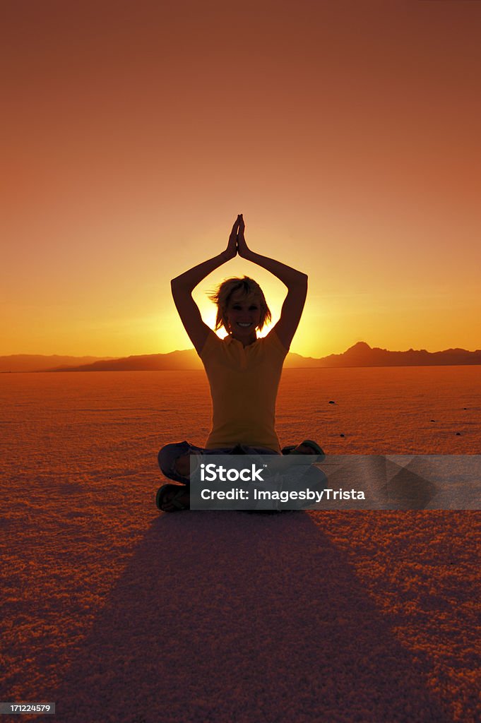 Alba di meditazione - Foto stock royalty-free di Yoga