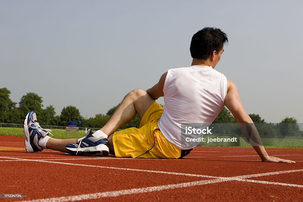 Atleta de pista Esticar - Royalty-free Homens Foto de stock