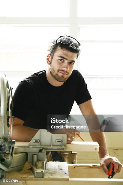 Trabajador De Construcción Foto de stock y más banco de imágenes de Adulto - Adulto, Belleza, Bricolaje