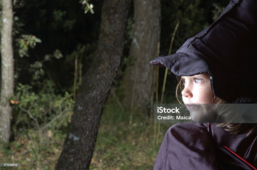 Ведьма в лесу - Стоковые фото Hello - английское слово роялти-фри