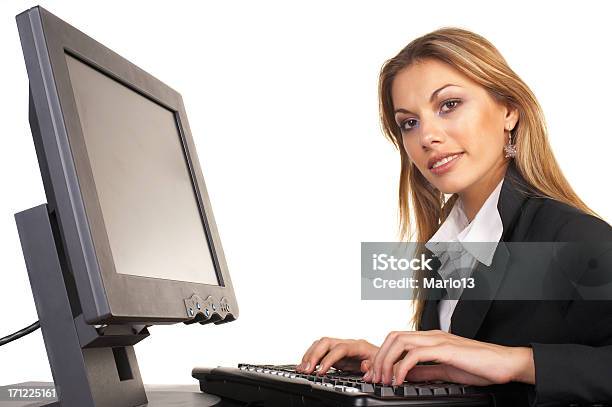 Attraktive Geschäftsfrau Mit Laptop Stockfoto und mehr Bilder von Anzug - Anzug, Bankgeschäft, Berufliche Beschäftigung