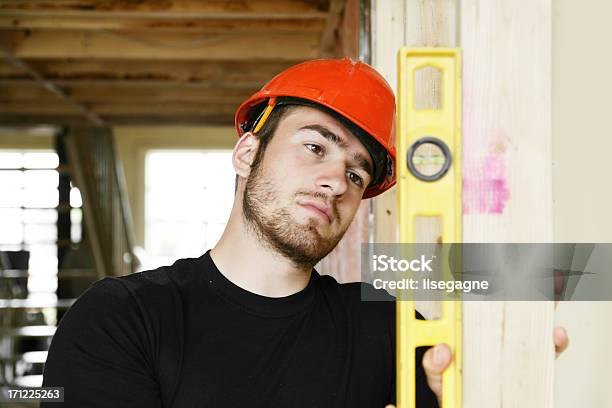 Foto de Trabalhador De Construção e mais fotos de stock de Adulto - Adulto, Aprimoramento, Armação de Construção