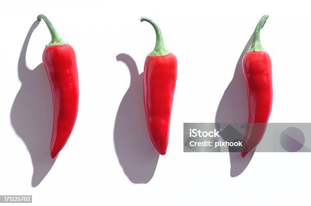 Trzy Czerwony Gorący Papryki - zdjęcia stockowe i więcej obrazów Białe tło - Białe tło, Czerwona papryka chili, Czerwony