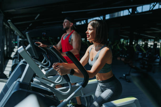 istock Group Gym Session Men and Women Exercising Together 1712314696
