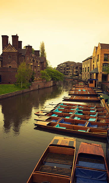 Canal river with boat in Cambridge http://blogtoscano.altervista.org/bus.jpg  punting stock pictures, royalty-free photos & images