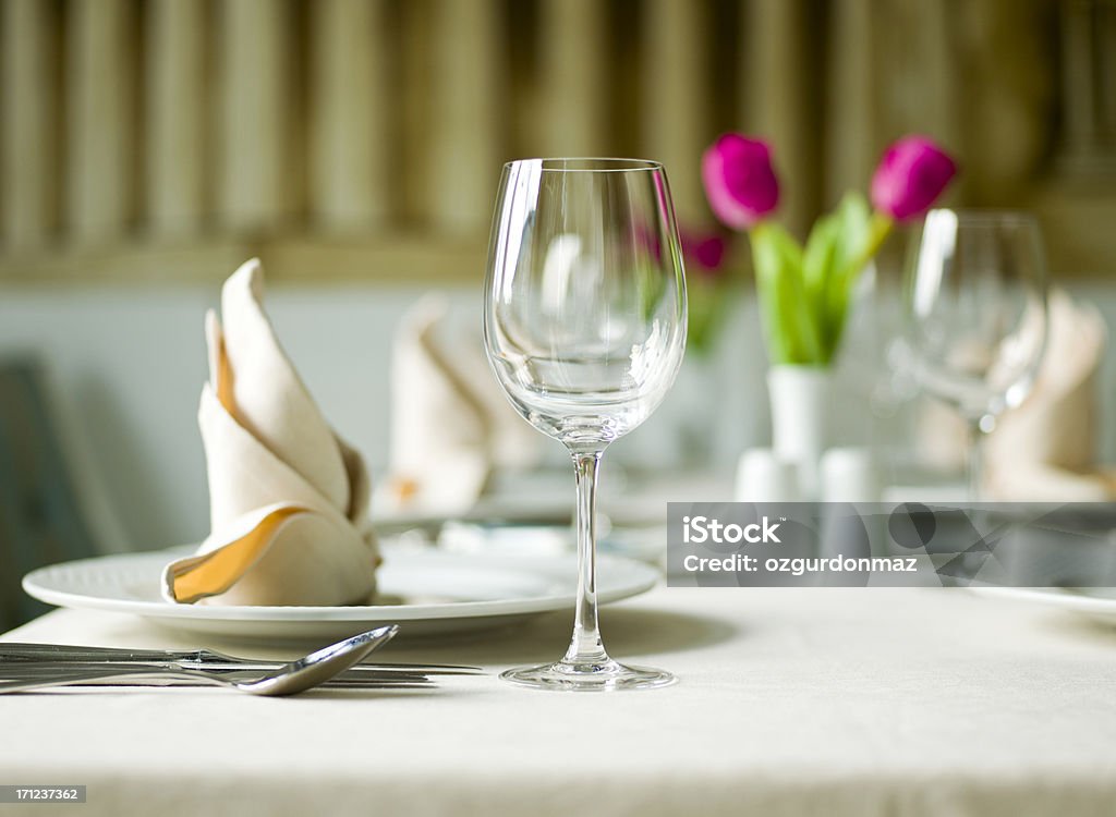 テーブルのセッティング - レストランのロイヤリティフリーストックフォト