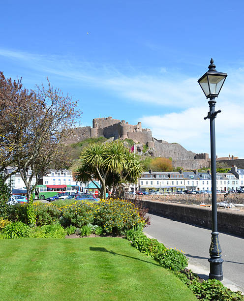 istock Gorey Lamp-post & Mont Orgueil Castle 171237822