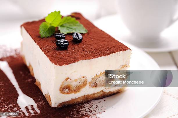 Photo libre de droit de Le Tiramisu banque d'images et plus d'images libres de droit de Aliments et boissons - Aliments et boissons, Blanc, Cabosse