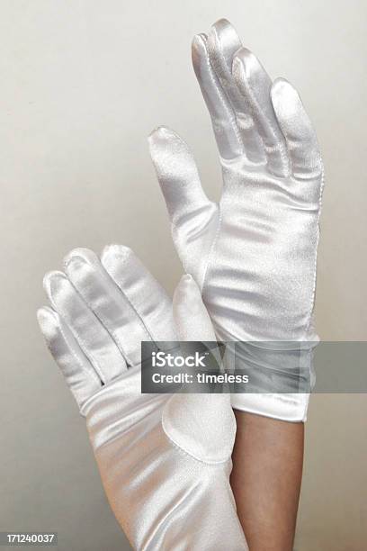 Luva Branca Mãos - Fotografias de stock e mais imagens de Alcançar - Alcançar, Branco, Braço Humano