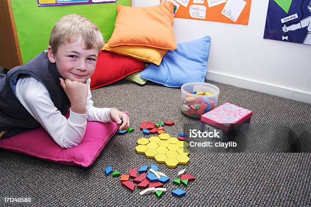 Angolo Di Apprendimento - Fotografie stock e altre immagini di Bambino - Bambino, Corso di matematica, Allegro