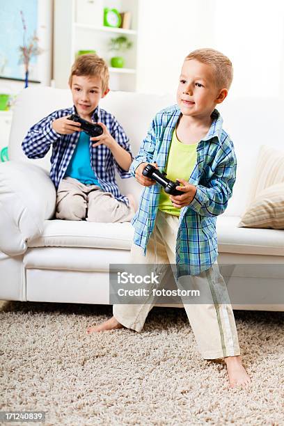 遊ぶ子供ビデオゲーム - 2人のストックフォトや画像を多数ご用意 - 2人, ゲーマー, ゲーム