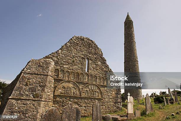 Starożytny Irish Kościół Tower - zdjęcia stockowe i więcej obrazów Hrabstwo Waterford - Hrabstwo Waterford, Ardmore Point, Fort