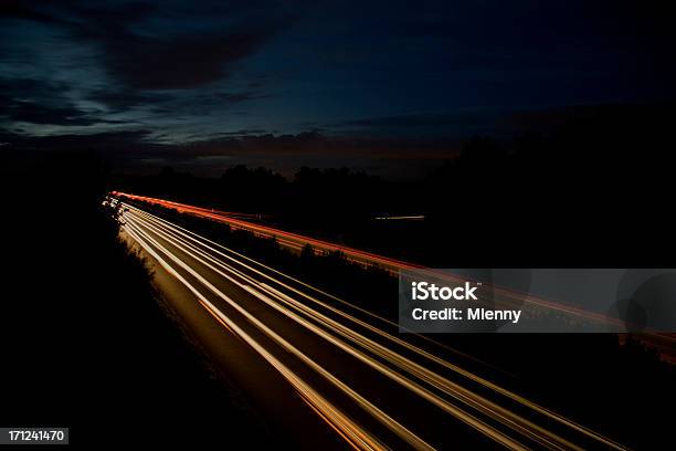 Autopista En La Oscuridad Iii Foto de stock y más banco de imágenes de Abstracto - Abstracto, Ajardinado, Autobahn