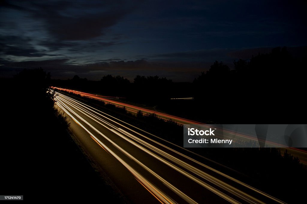 Шоссе в темноте III - Стоковые фото Абстрактный роялти-фри