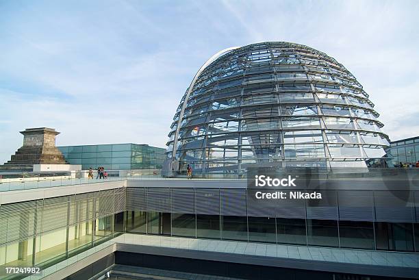 Berliner Reichstag Dome Stockfoto und mehr Bilder von Mittlerer Teil - Mittlerer Teil, Sport, Futuristisch