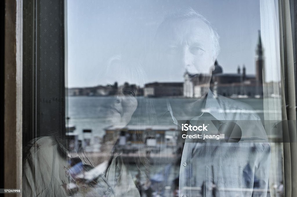 Paar in Venedig zusammen - Lizenzfrei Durch das Fenster fotografiert Stock-Foto