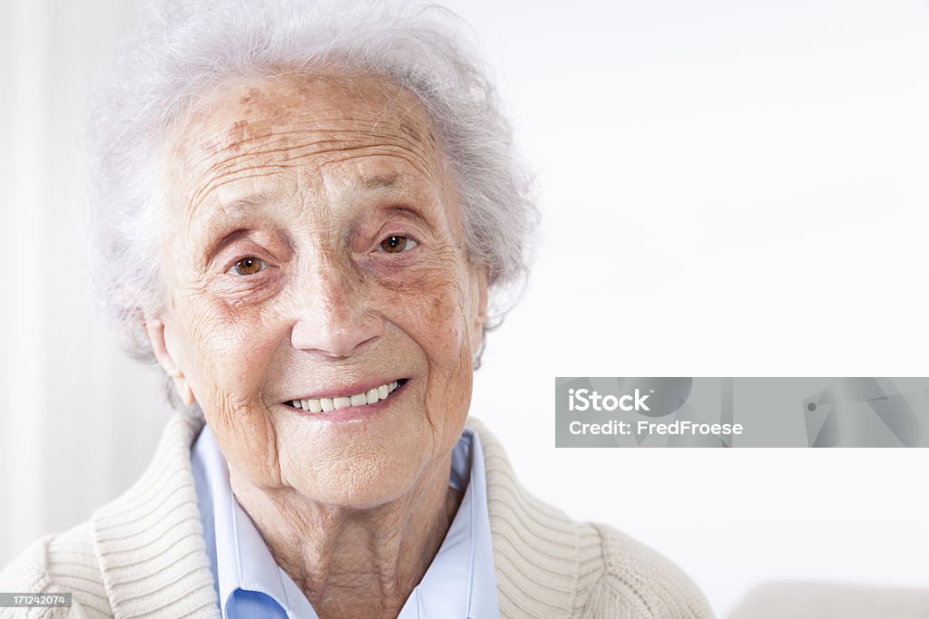 Mujer mayor - Foto de stock de 80-89 años libre de derechos