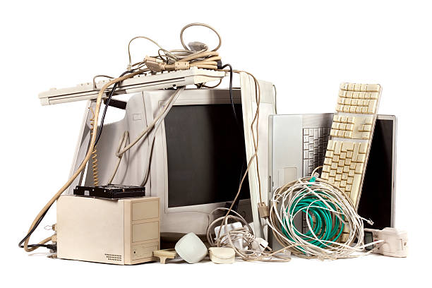 obsolète appareils électroniques - scrap metal part of metal recycling photos et images de collection