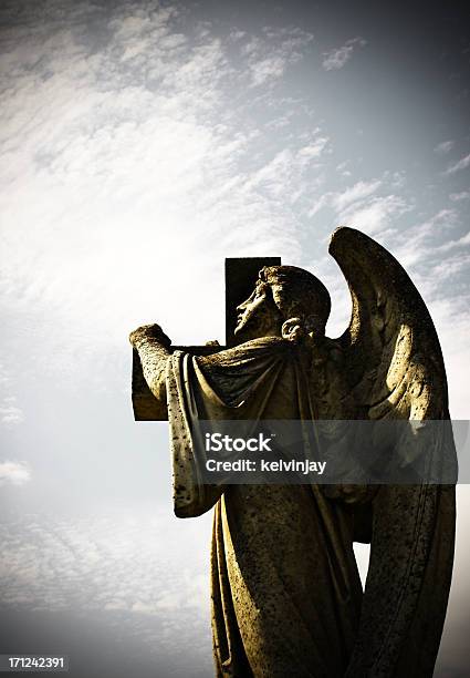 Stary Kamień Graveyard Angel Statue - zdjęcia stockowe i więcej obrazów Anioł - Anioł, Bóg, Błogosławieństwo