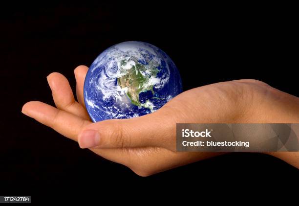 Mundo Na Mão - Fotografias de stock e mais imagens de Globo terrestre - Globo terrestre, Mapa do Mundo, Planeta