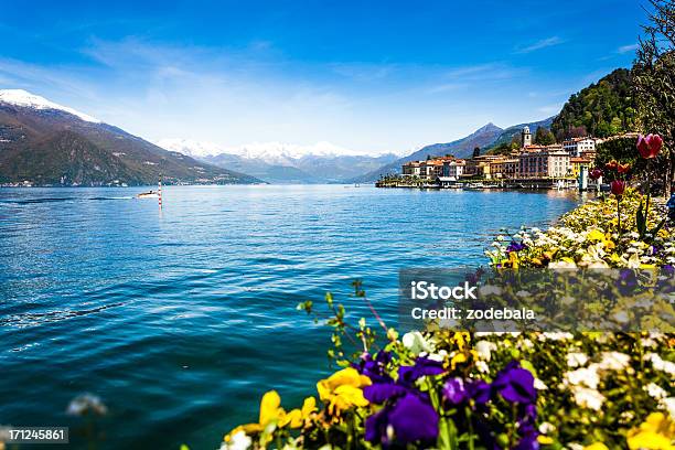 Город Bellagio На Озеро Комо Весной Италия — стоковые фотографии и другие картинки Антиквариат - Антиквариат, Архитектура, Башня