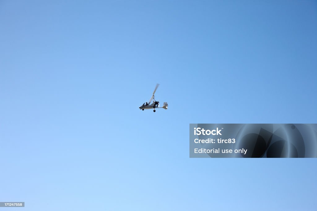 Microlight Flugzeug in den blauen Himmel - Lizenzfrei Blau Stock-Foto