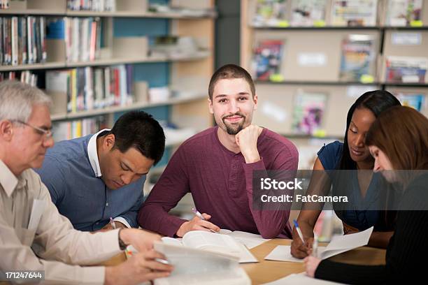 Erwachsene Bildung Stockfoto und mehr Bilder von Afrikanischer Abstammung - Afrikanischer Abstammung, Afro-amerikanischer Herkunft, Akademisches Lernen