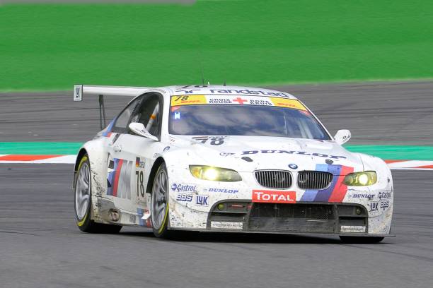 bmw m3 gt2 carro de competição - fia imagens e fotografias de stock