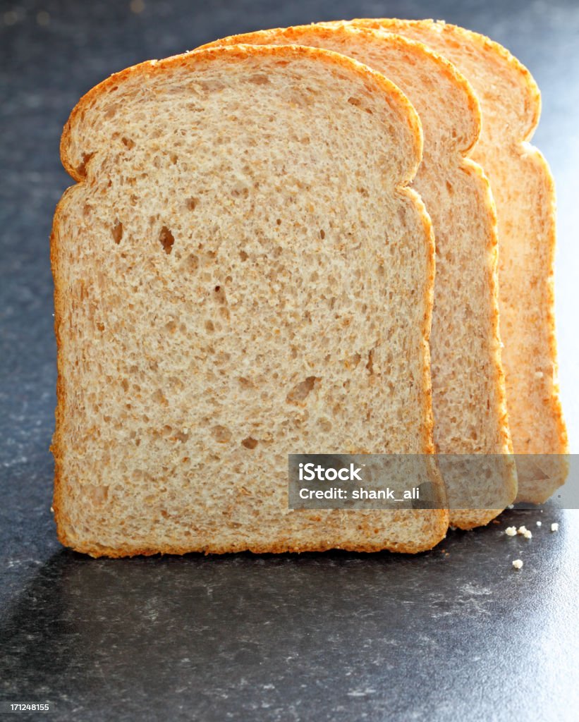 Fatias de pão wholemeal - Foto de stock de Comida royalty-free