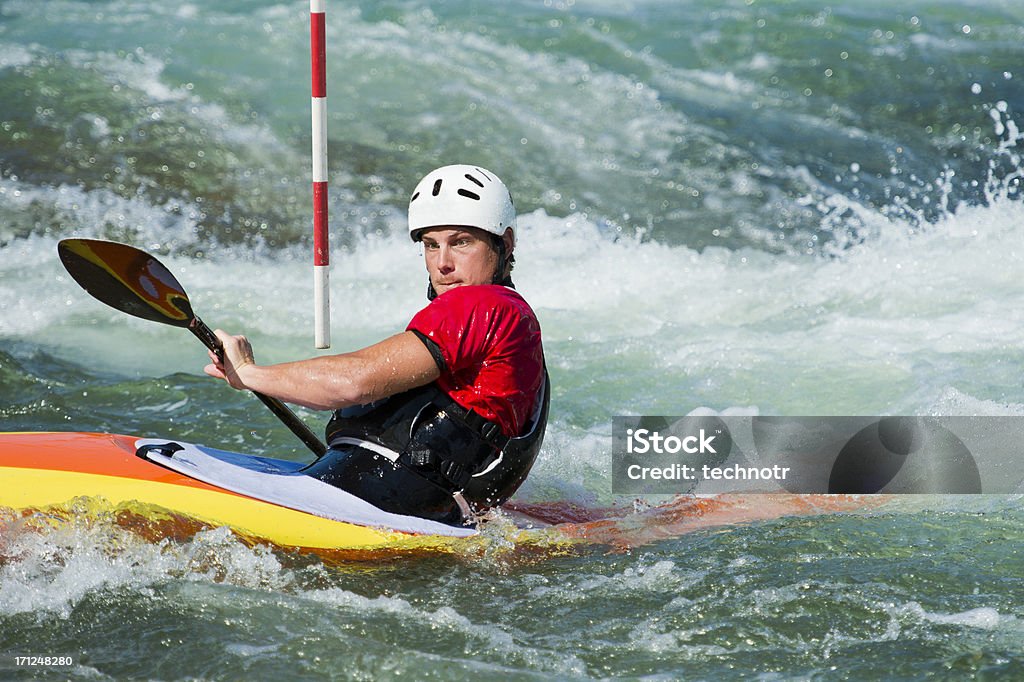 Kayaker 추월중 레드 북문 대한 스트림 - 로열티 프리 강 스톡 사진