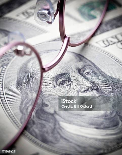 Invertir Economía Dinero Foto de stock y más banco de imágenes de Asesor financiero - Asesor financiero, Cara humana, Divisa de los EE.UU.