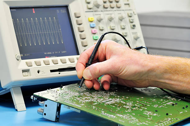 testowanie a obwód drukowany - oscilloscope electronics industry sine wave instrumentation zdjęcia i obrazy z banku zdjęć