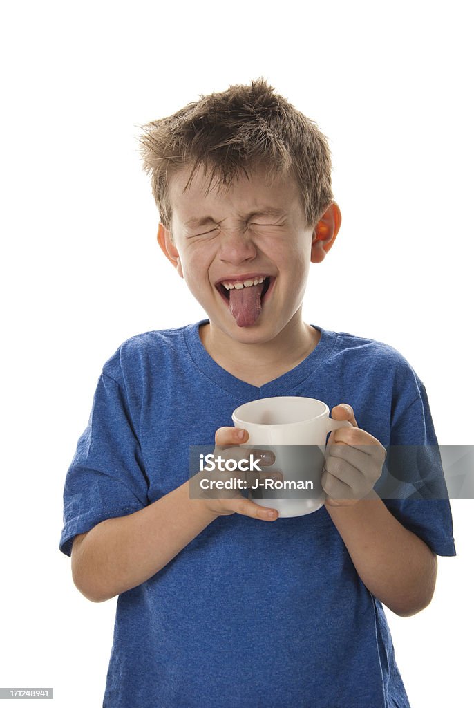 Мальчик с Yucky кофе - Стоковые фото Кофе - напиток роялти-фри