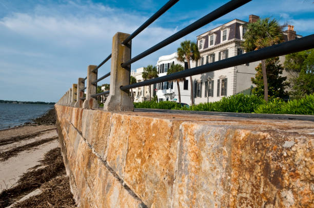 istock Retaining wall and historic homes at the Charleston waterfront 171249196