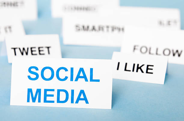 istock Social Media greeting card on blue 171249983