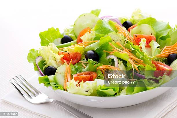 Foto de Salada e mais fotos de stock de Alface - Alface, Salada, Fundo Branco