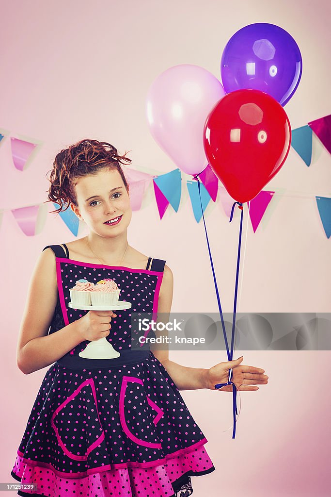 Menina com balões de cupcakes e - Foto de stock de 10-11 Anos royalty-free