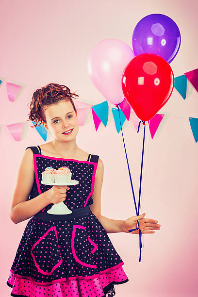 menina com cupcakes e balões - pre teen boy flash imagens e fotografias de stock