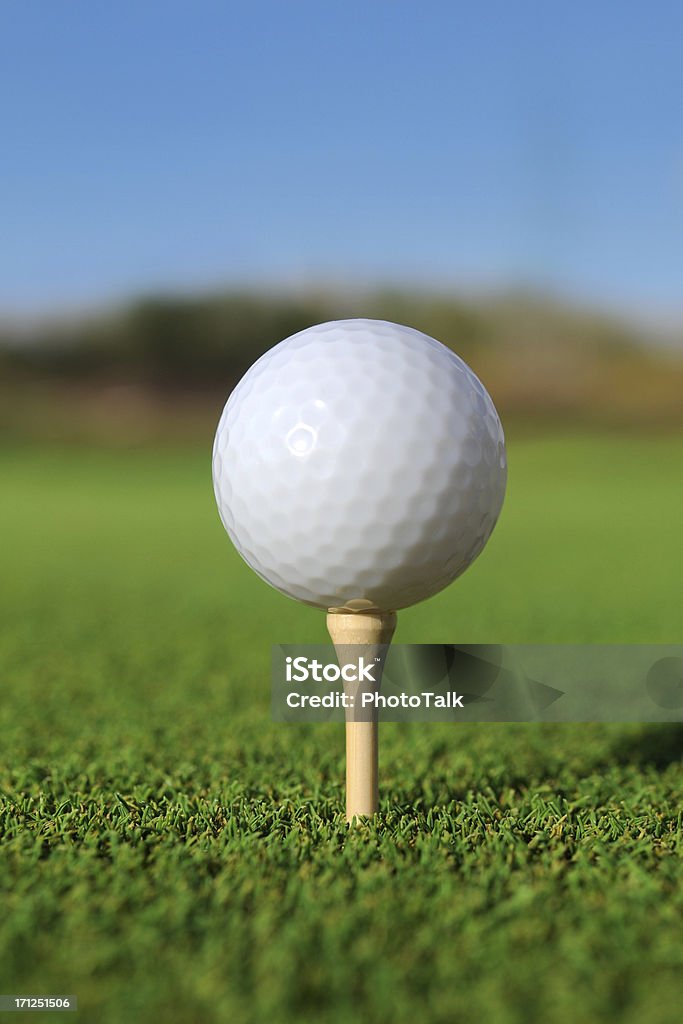 Bola de golfe no Tee-XG - Foto de stock de Tee royalty-free