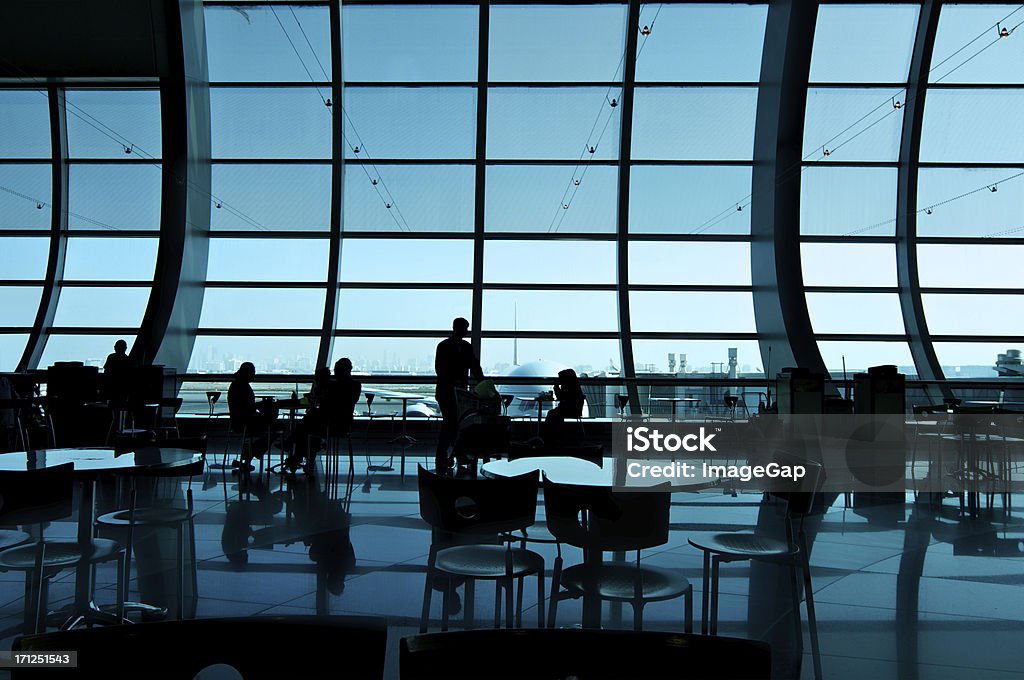 Esperando un vuelo - Foto de stock de Aeropuerto libre de derechos