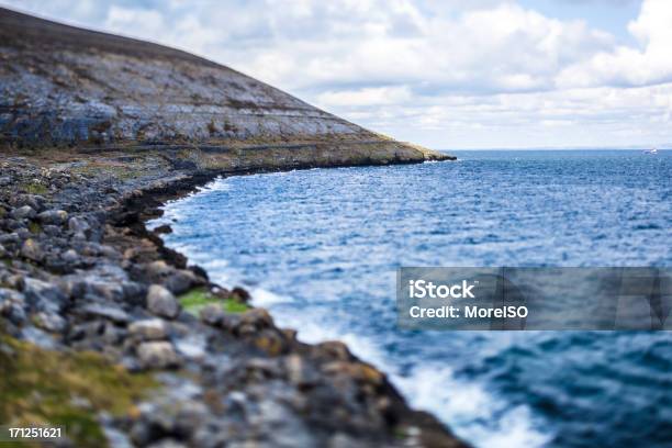 W Irish Wybrzeże Hrabstwa Clare - zdjęcia stockowe i więcej obrazów Bez ludzi - Bez ludzi, Chmura, Fotografika