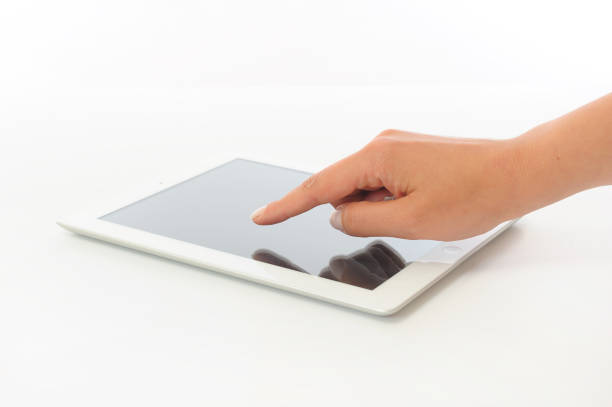 toccare ipad 3 - ipad 3 ipad white digital tablet foto e immagini stock