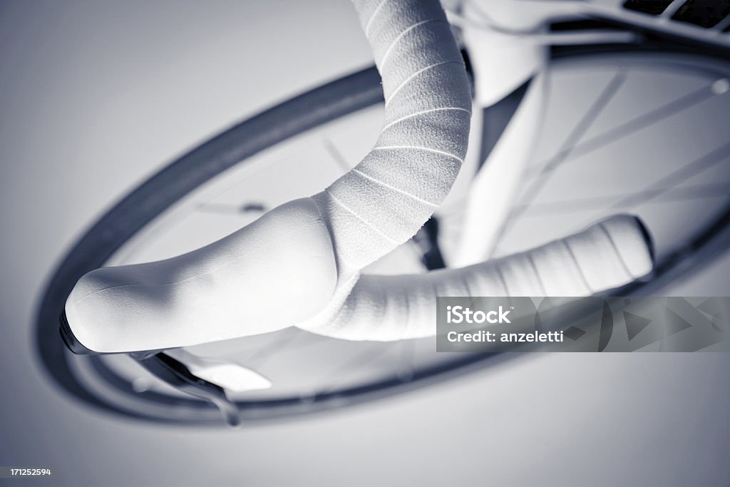 Guidom e roda de uma bicicleta de corrida - Foto de stock de Alumínio royalty-free